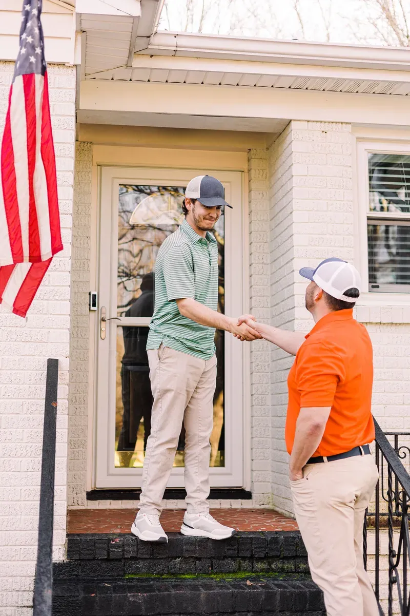 trumosquito exterminator shaking the hand of a happy customer